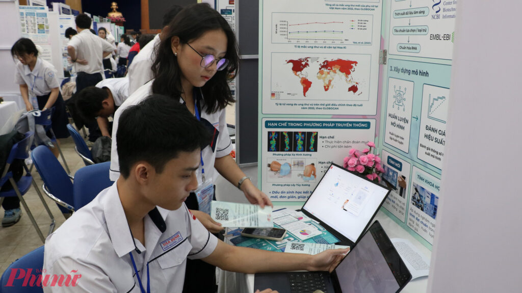 Trần Ngọc Khôi Nguyên tham gia nghiên cứu khoa học trong quá trình xây dựng nền móng học tập